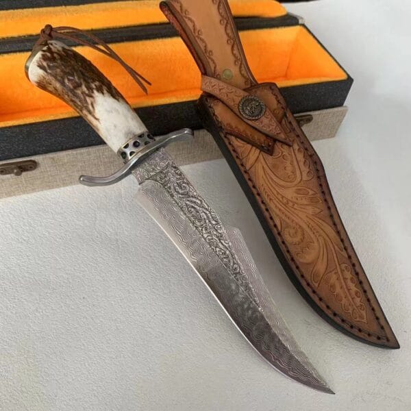 Handmade Damascus Hunting Knife by HikingElements - Stag Horn Fixed Blade Tool.