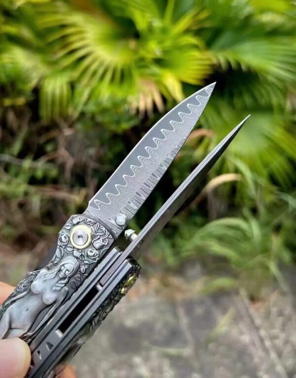 Damascus Steel Folding Knife - High Hardness, Sharp EDC Pocket Hunting Tool