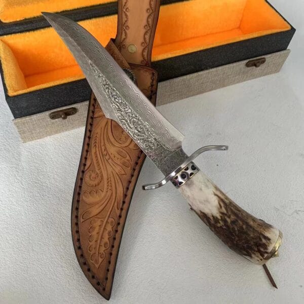 Handmade Damascus Hunting Knife by HikingElements - Stag Horn Fixed Blade Tool.