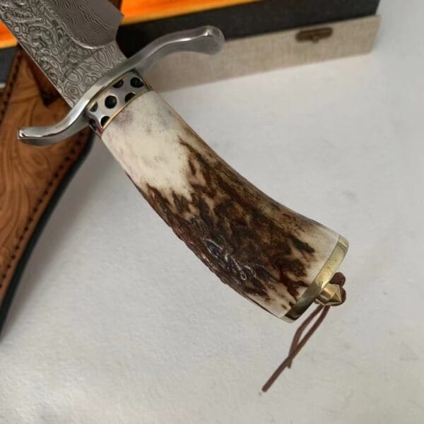 Handmade Damascus Hunting Knife by HikingElements - Stag Horn Fixed Blade Tool.