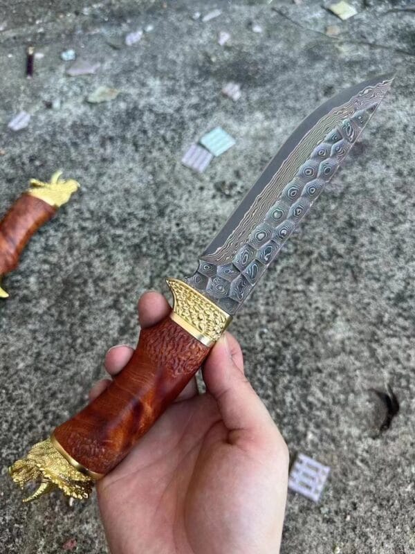 Handcrafted Damascus Hunting Knife by HikingElements - Dragon Head Design.