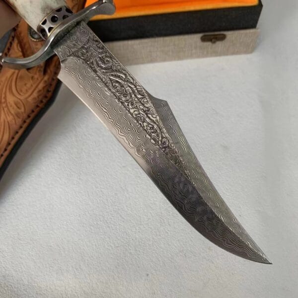 Handmade Damascus Hunting Knife by HikingElements - Stag Horn Fixed Blade Tool.