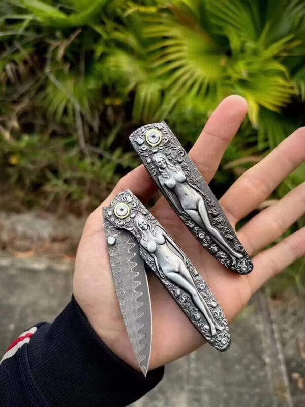 Damascus Steel Folding Knife - High Hardness, Sharp EDC Pocket Hunting Tool