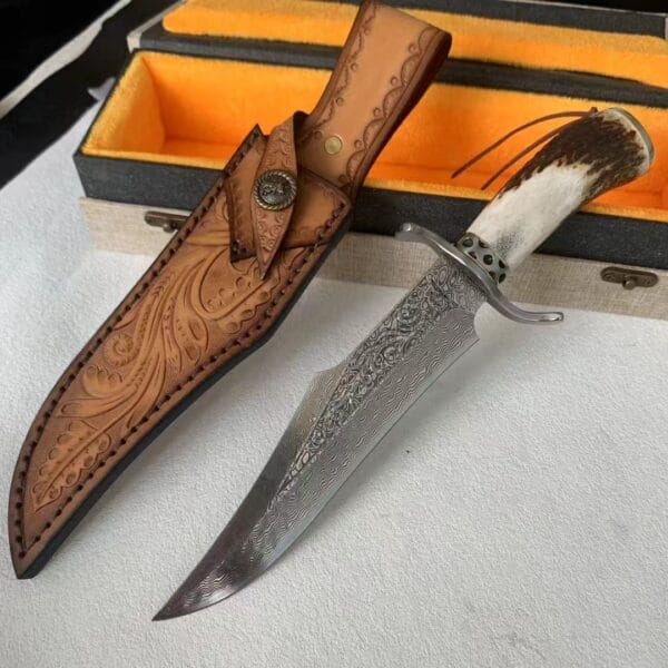Handmade Damascus Hunting Knife by HikingElements - Stag Horn Fixed Blade Tool.
