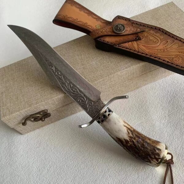 Handmade Damascus Hunting Knife by HikingElements - Stag Horn Fixed Blade Tool.