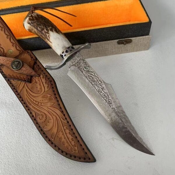 Handmade Damascus Hunting Knife by HikingElements - Stag Horn Fixed Blade Tool.