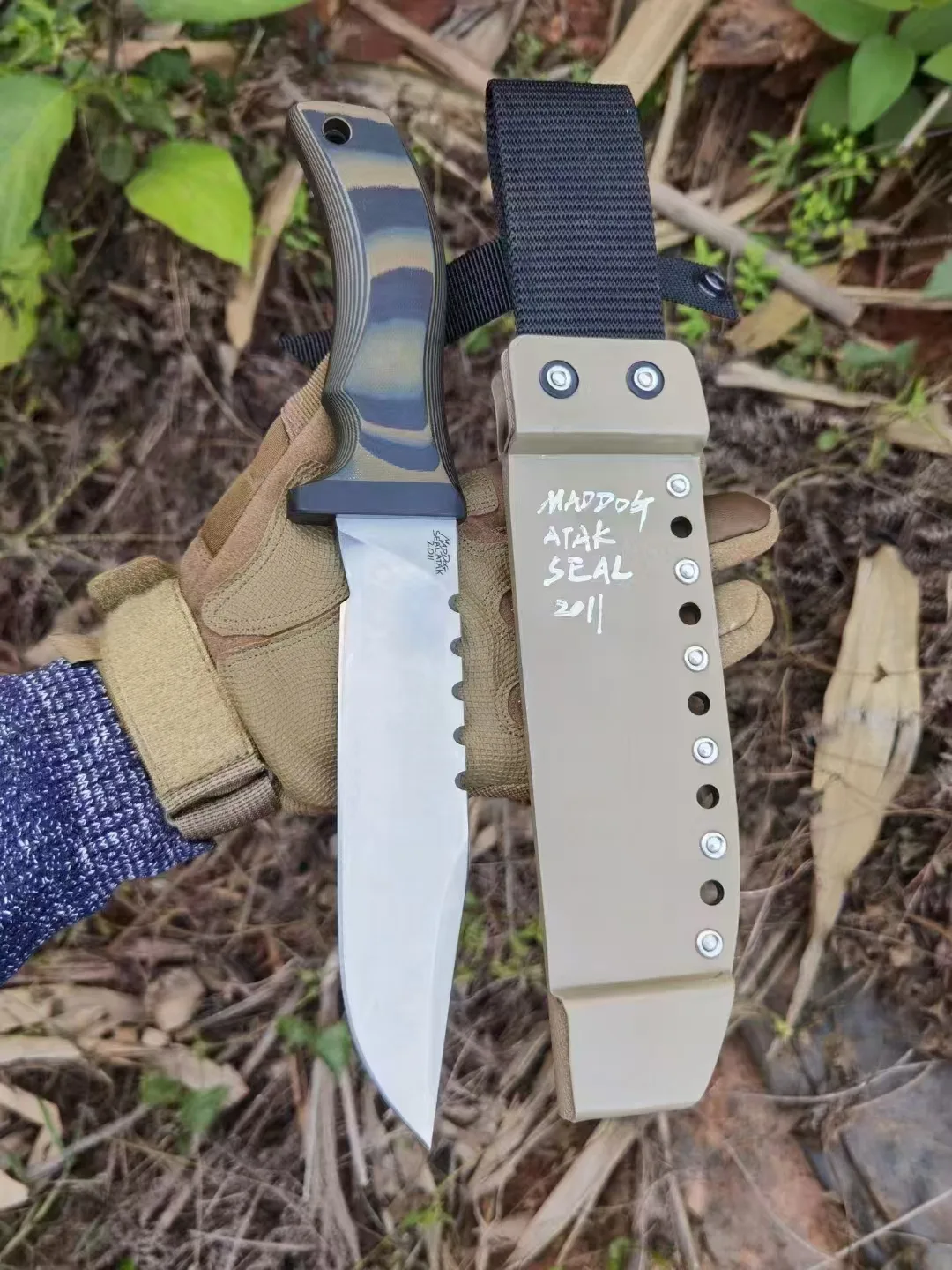 Mad Dog A8 Steel Hunting Knife with black G10 handle and Kydex sheath By Hikingelements